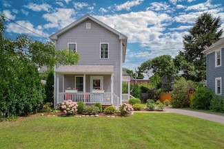 11 Orchard St, Northampton, MA 01060