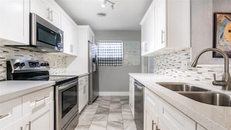 5261 NW 11th St, Lauderhill, FL 33313