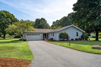 65 Bear Hill Rd, Seekonk, MA 02771