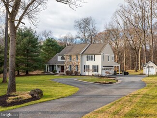 24 Honeysuckle Ct, Glen Mills, PA 19342