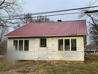 7 S Harrison St, Carthage, IN 46115