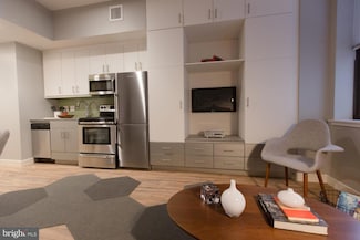 42 S 15th St Unit B-0612, Philadelphia, PA 19102