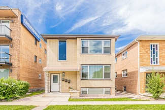8252 W 95th St, Hickory Hills, IL 60457