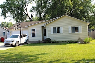 27936 Hiller St, Harrison Township, MI 48045