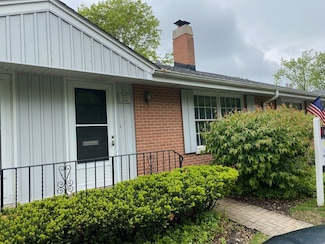 11 Robin Hood Ln, Northfield, IL 60093