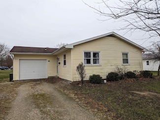 426 Maple St, Berne, IN 46711