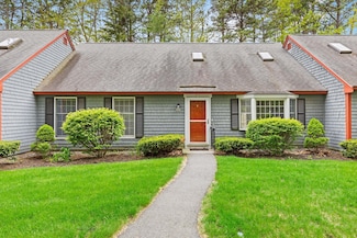2 Ward Cir, Brunswick, ME 04011