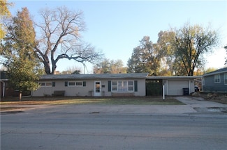 709 W Oak St, Independence, KS 67301