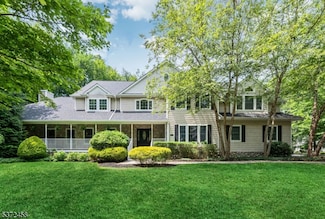 205 Carmal Ct, Wyckoff, NJ 07481