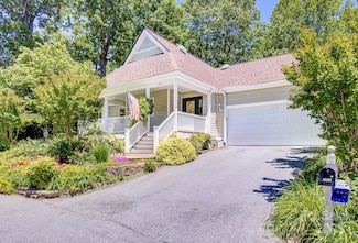 305 E High Point Ln, Hendersonville, NC 28791