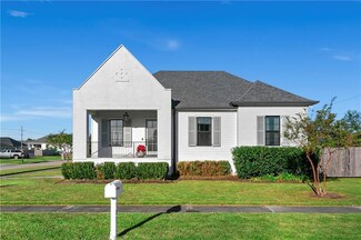 103 Bear Dr, Arabi, LA 70032