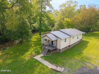 1222 Quaker Valley Rd, New Paris, PA 15554
