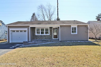 303 Westbrook Dr, Toms River, NJ 08757