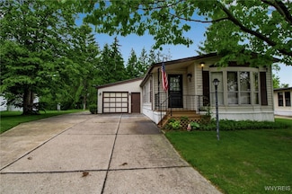 37 Waterview Pkwy, Hamburg, NY 14075
