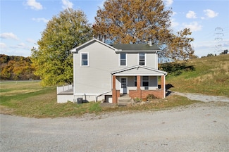 797 Carlton Dr, Bentleyville, PA 15314