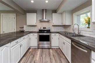 2521 Glennor Rd, Des Moines, IA 50310
