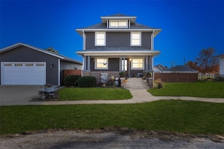 503 2nd St E, Newhall, IA 52315