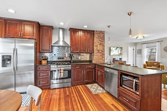 27 Dunlap St Unit 2, Salem, MA 01970