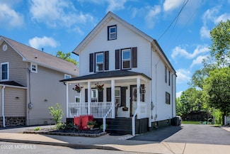 43 Oak St, Keyport, NJ 07735