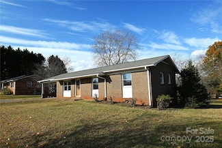 3886 Clay St, Claremont, NC 28610