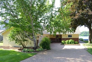 274 Easy St, Somonauk, IL 60552