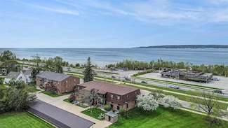 806 Arlington Ave, Petoskey, MI 49770