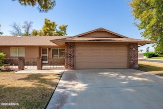 15462 N Lakeforest Dr, Sun City, AZ 85351