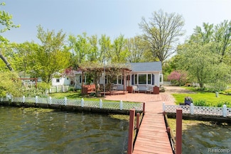 5303 Lake Rd, Reading, MI 49274