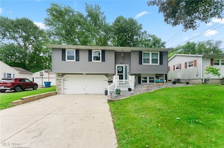 615 Elmwood Dr, Hubbard, OH 44425