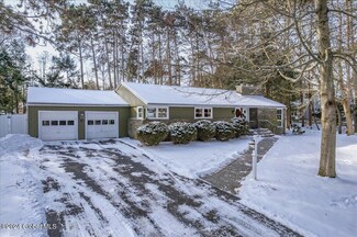 22 Chestnut Hill Rd S, Albany, NY 12211