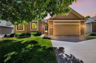 1923 Meadowlark Dr, Raymore, MO 64083