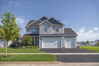 17 S 5th St, Eldridge, IA 52748