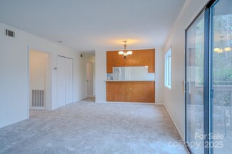 201 Racquet Club Rd Unit 19, Asheville, NC 28803