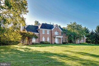 18 Cheyenne Dr, Pennington, NJ 08534
