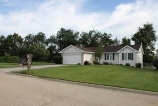 606 Tracy Ct, Pecatonica, IL 61063
