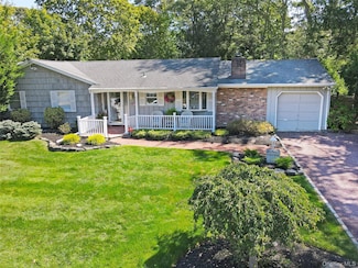 72 Mahogany Rd, Rocky Point, NY 11778