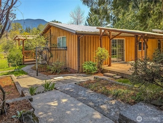 120 Armstrong Ln, Packwood, WA 98361