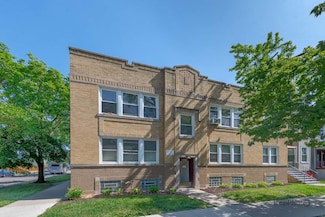 4860 W Byron St, Chicago, IL 60641