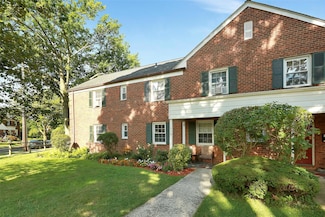 119 Robins Rd Unit 119, New Rochelle, NY 10801