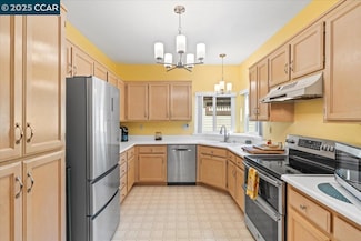 206 Dorada Ct, Hercules, CA 94547