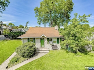 51 Minnehaha Blvd, Lake Hiawatha, NJ 07034