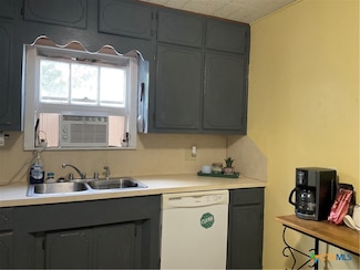 1309 La Valliere St, Victoria, TX 77901