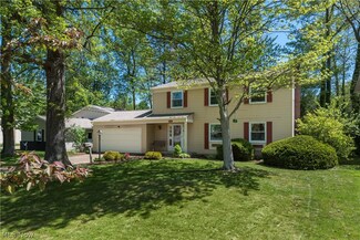 3881 Bristol Ln, North Olmsted, OH 44070