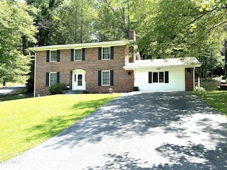 1516 Valley View Dr, Big Stone Gap, VA 24219