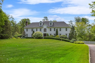 10 Easton Heights Ln, Easton, CT 06612