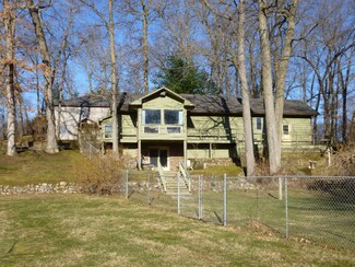 12542 N Sherman Lake Dr, Augusta, MI 49012
