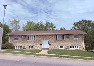 3669 Hillcrest Rd, Dubuque, IA 52002