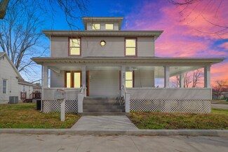 304 W Harrison St, Sullivan, IL 61951