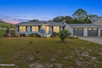 154 NE 32nd St, Oak Island, NC 28465