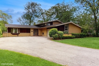 911 Club Cir, Glenview, IL 60025